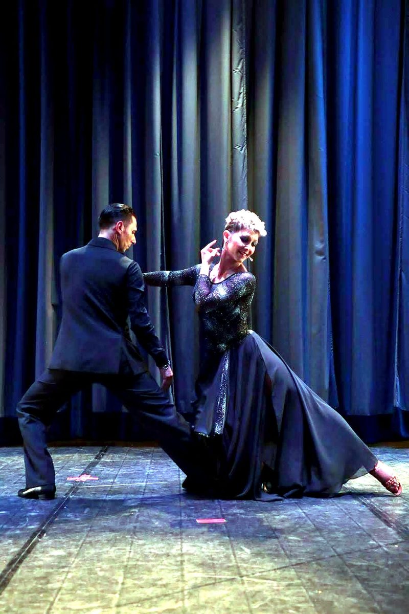 Salvatore Renna e Lia Di Martino in esibizione sul palco